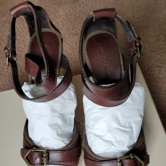 Like new Authentic Burberry Espadrille - Picture 2 of 13